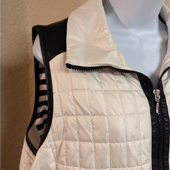 4/$15 Chico's Black and White Quilted Vest - Picture 2 of 6
